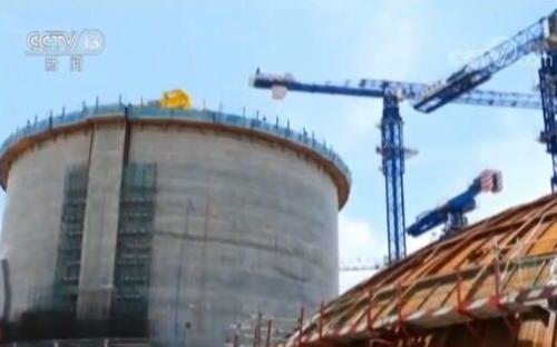 中国自主三代核电技术“华龙一号”23日吊装穹顶