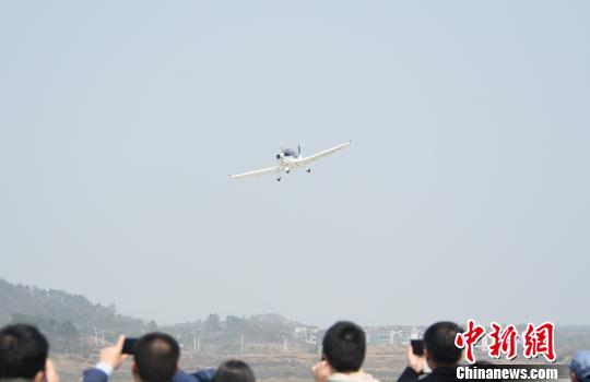 中国民企自主研制通用飞机GA20首次公开试飞