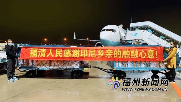 华人口罩运回_戴口罩的卡通图片