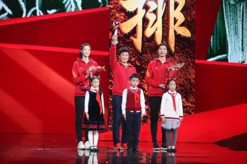 骄傲！福清女排姑娘登上“感动中国”领奖台！