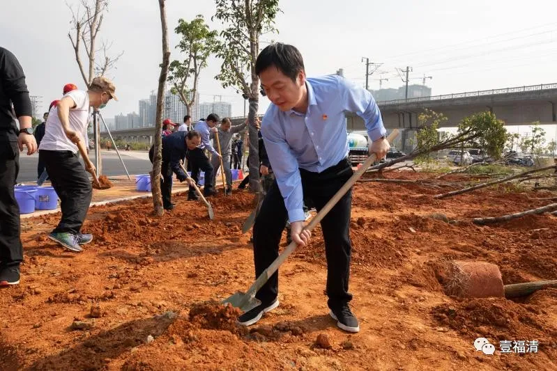 福清市领导参加义务植树活动
