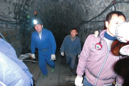 四川威远县煤矿透水28人被困井下 生还希望大