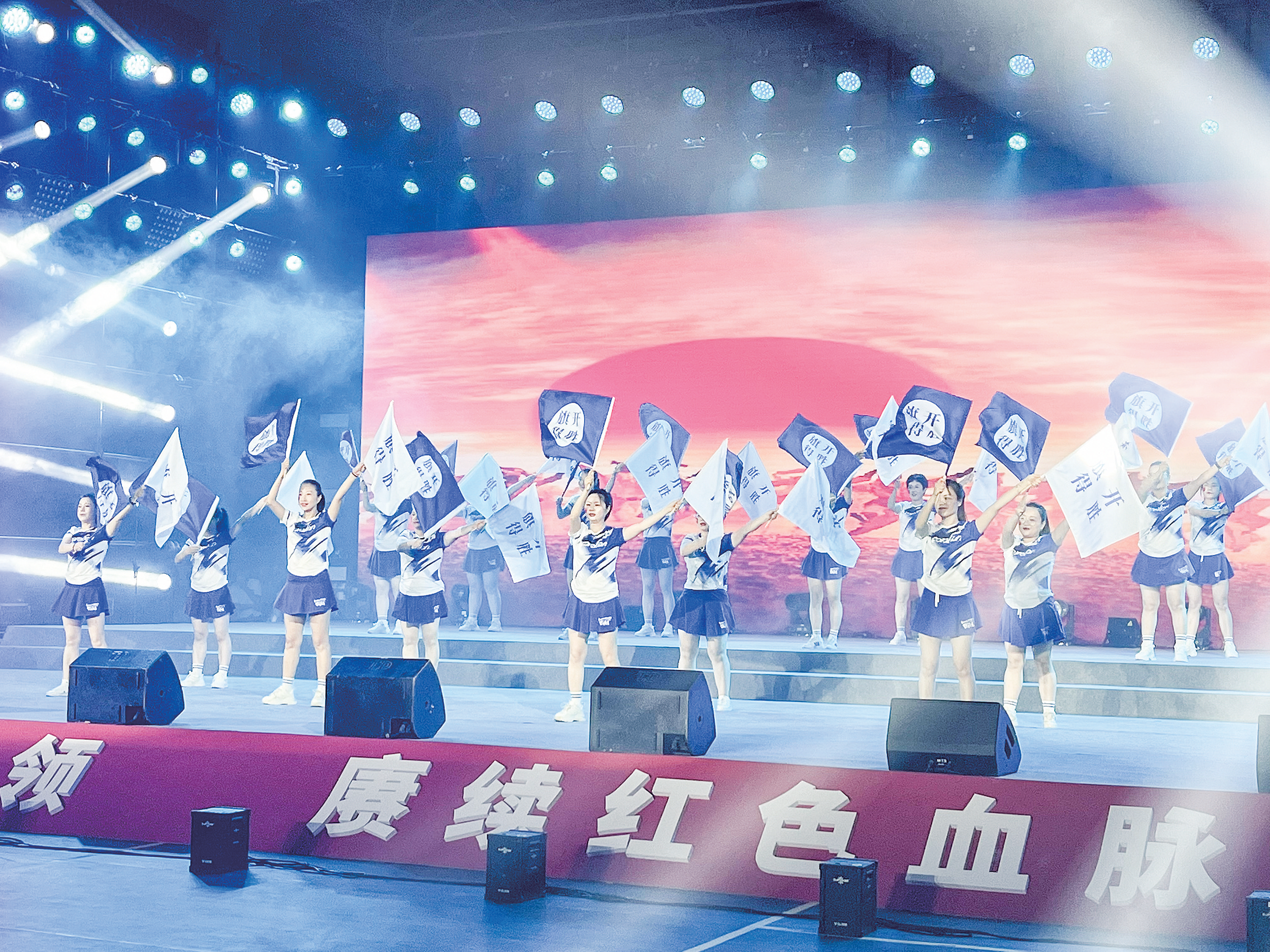 江阴港城经济区举行“七一”文艺汇演