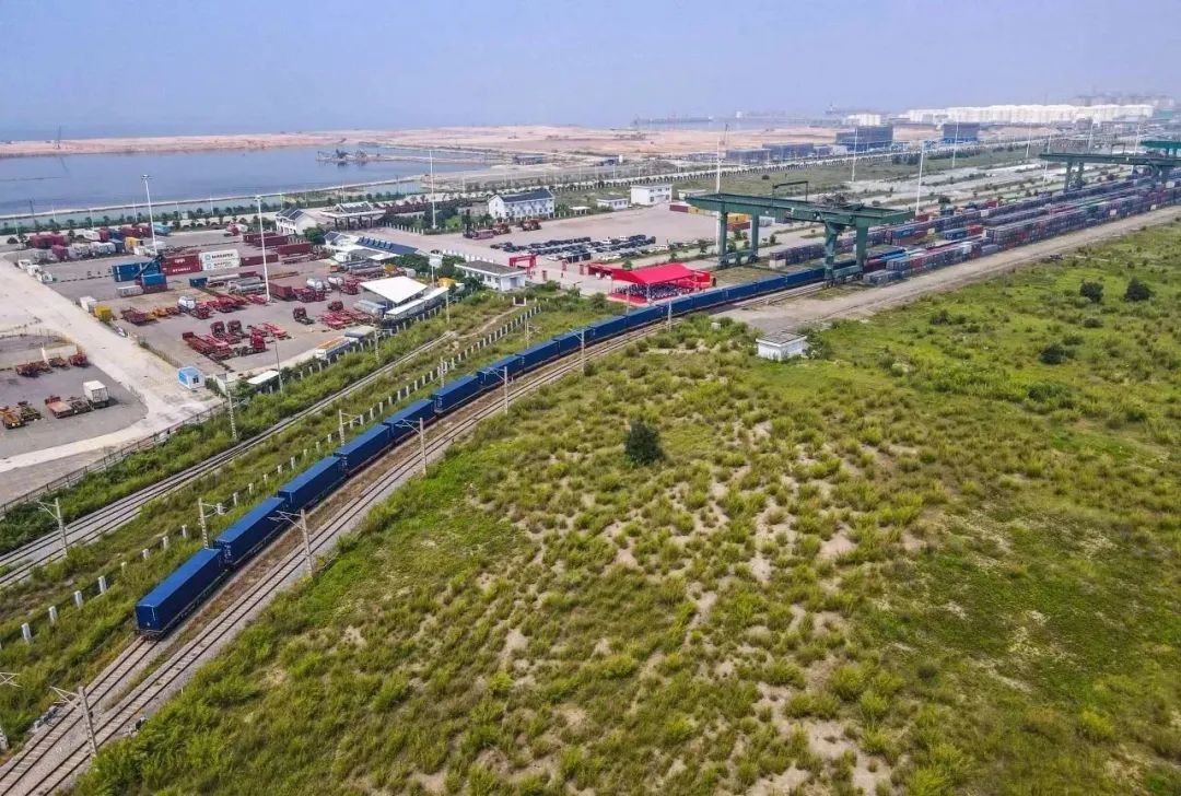 江阴港区海铁联运量首次突破6万标箱
