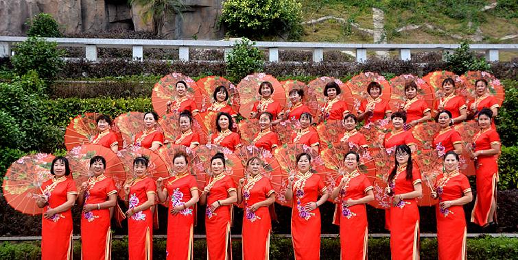 海口镇牛宅女子学堂：上演“旗袍秀” 展示女性美