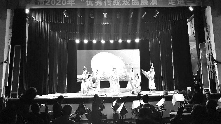 闽剧下乡公益演出首场拉帷