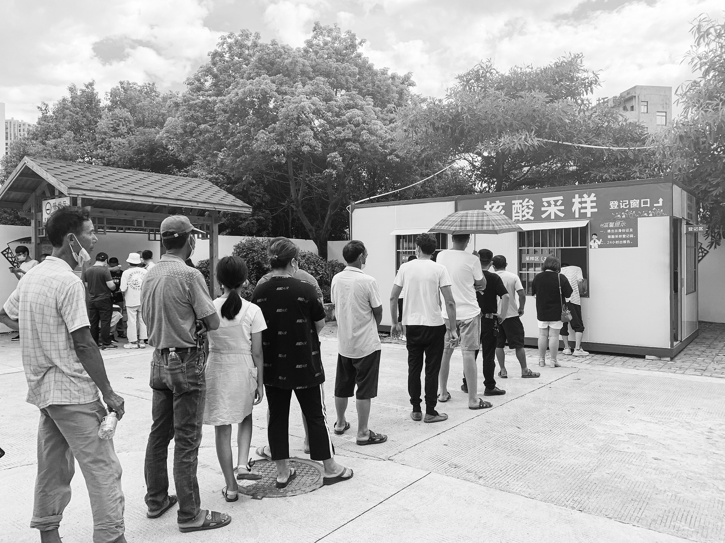 龙山街道社区卫生服务中心有序开展核酸采样