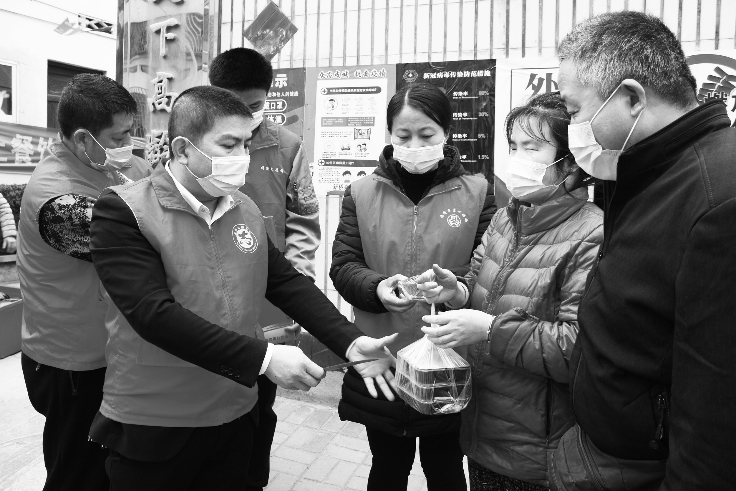 【网络中国节·春节】薛建波志愿者服务队连续12年陪伴孤寡老人过除夕